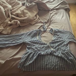 Adorable boho Hollister vintage trendy preppy open back long sleeve